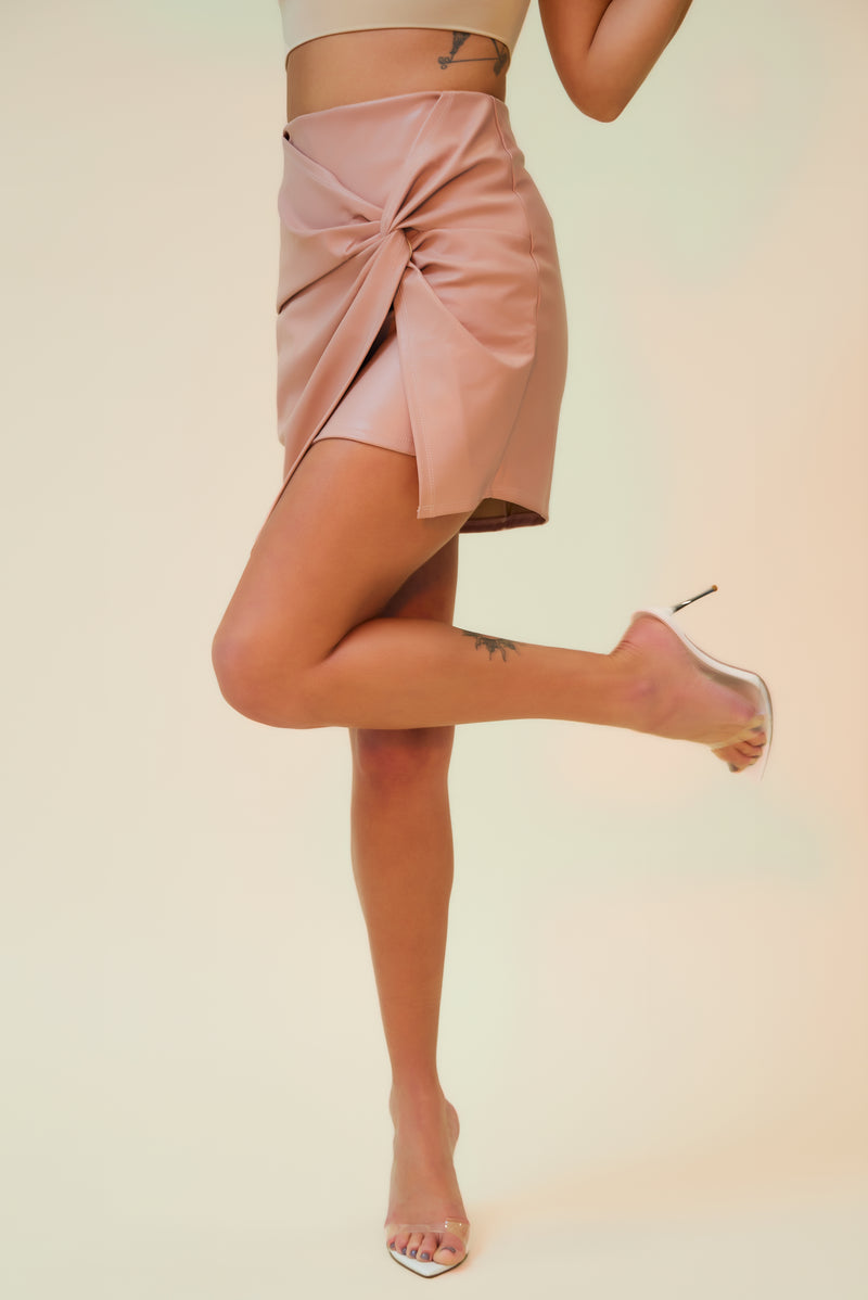 FOR THE NIGHT PLEATHER KNOT FRONT MINI SKIRT - DUSTY MAUVE